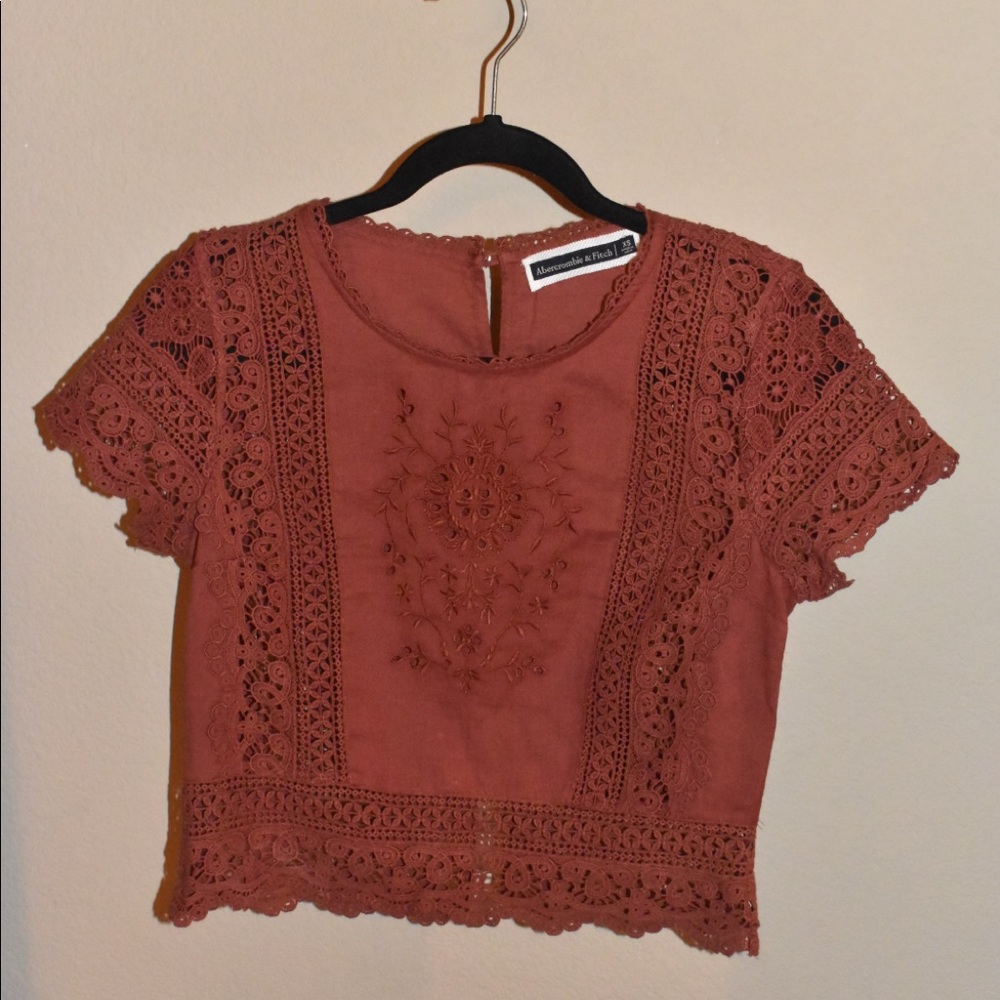 Abercrombie lace cropped tee shirt